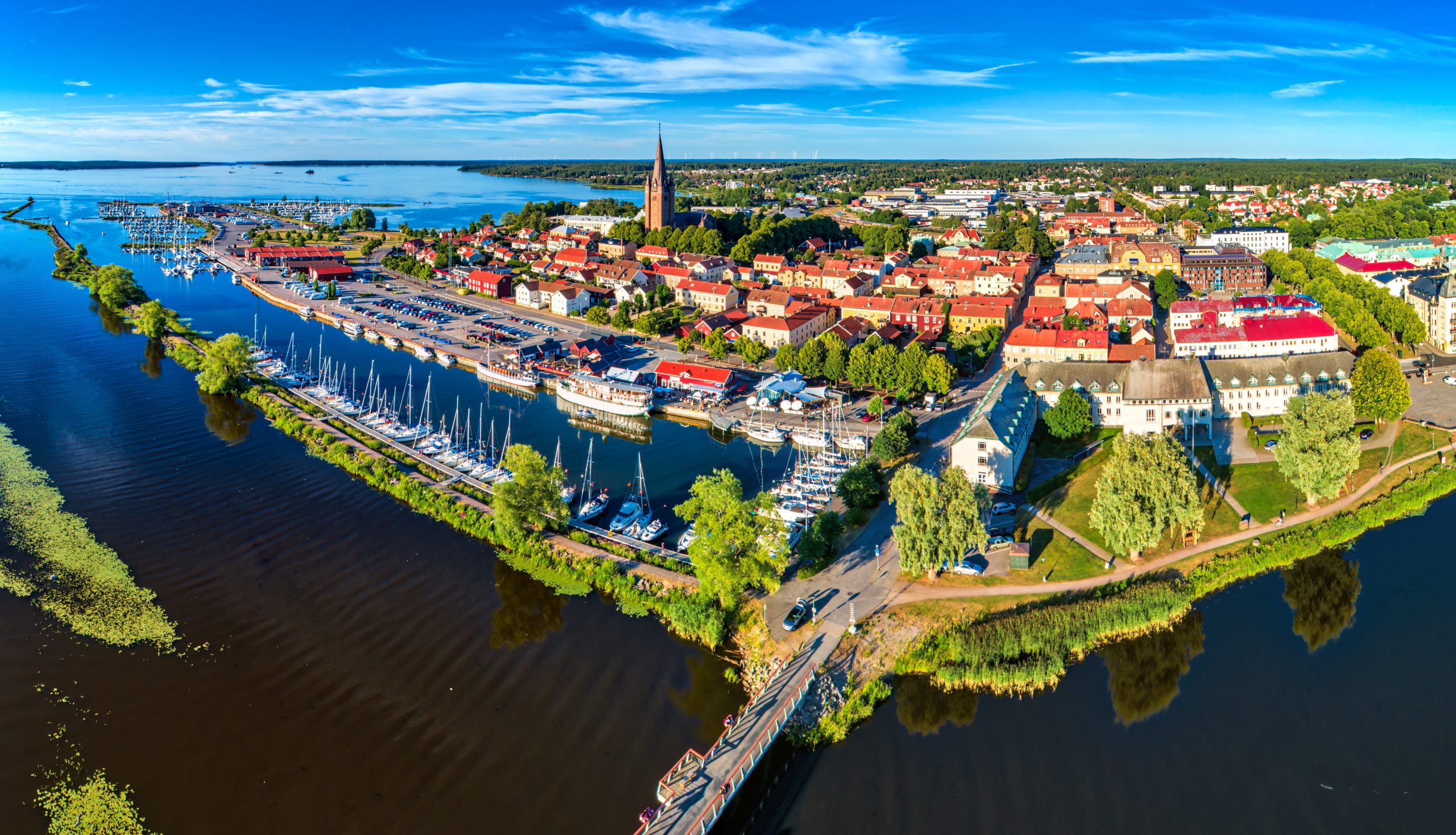 Flygfoto över Mariestad i kvällsljus Högupplöst flygfoto över Mariestad i kvällsljus.