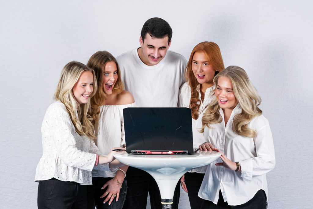 Gruppfoto för företag Professionellt gruppfoto av företagets medarbetare.