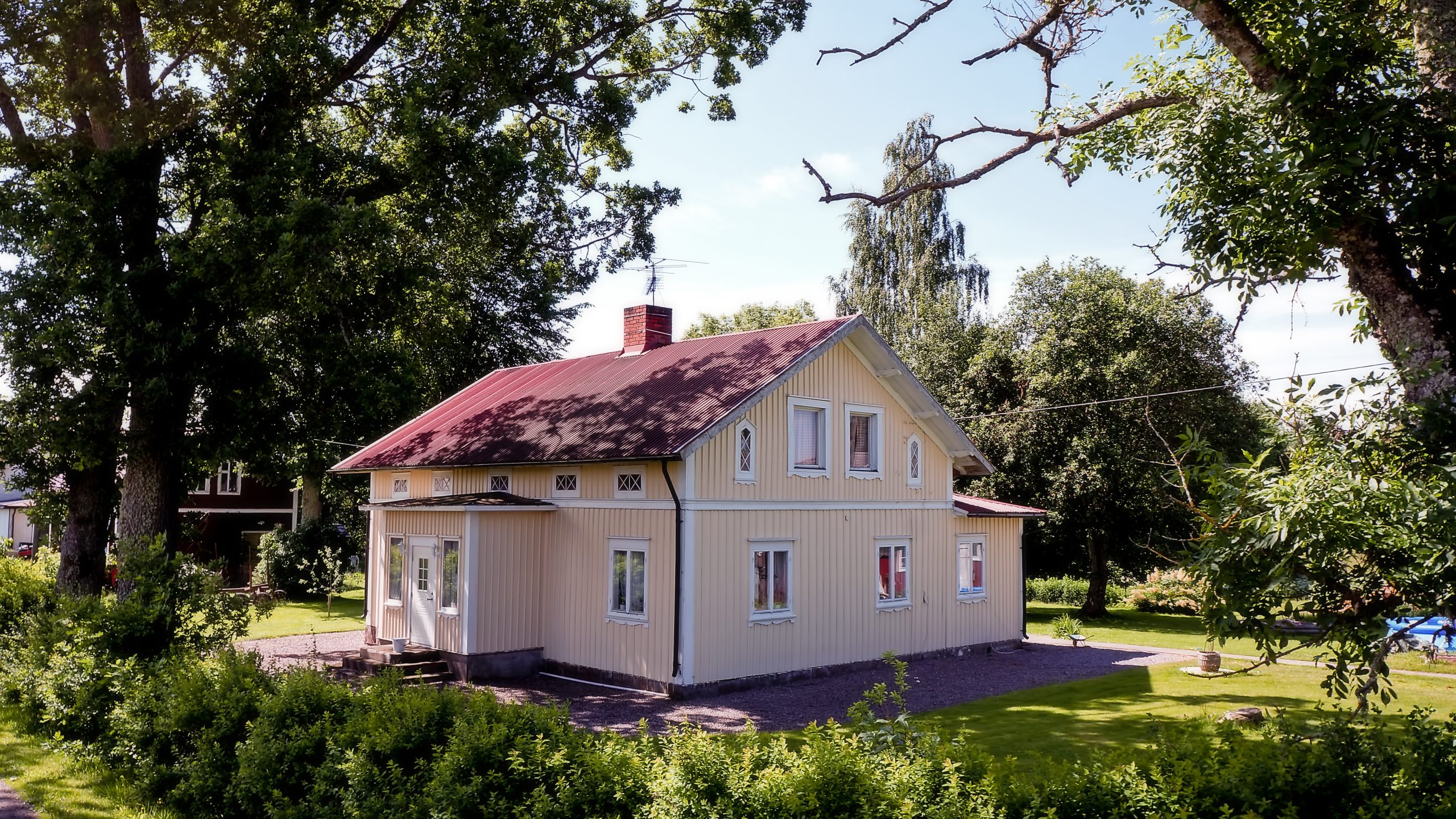Flygfoto över bostadshus Högupplöst flygfoto över bostadshus och tomt.