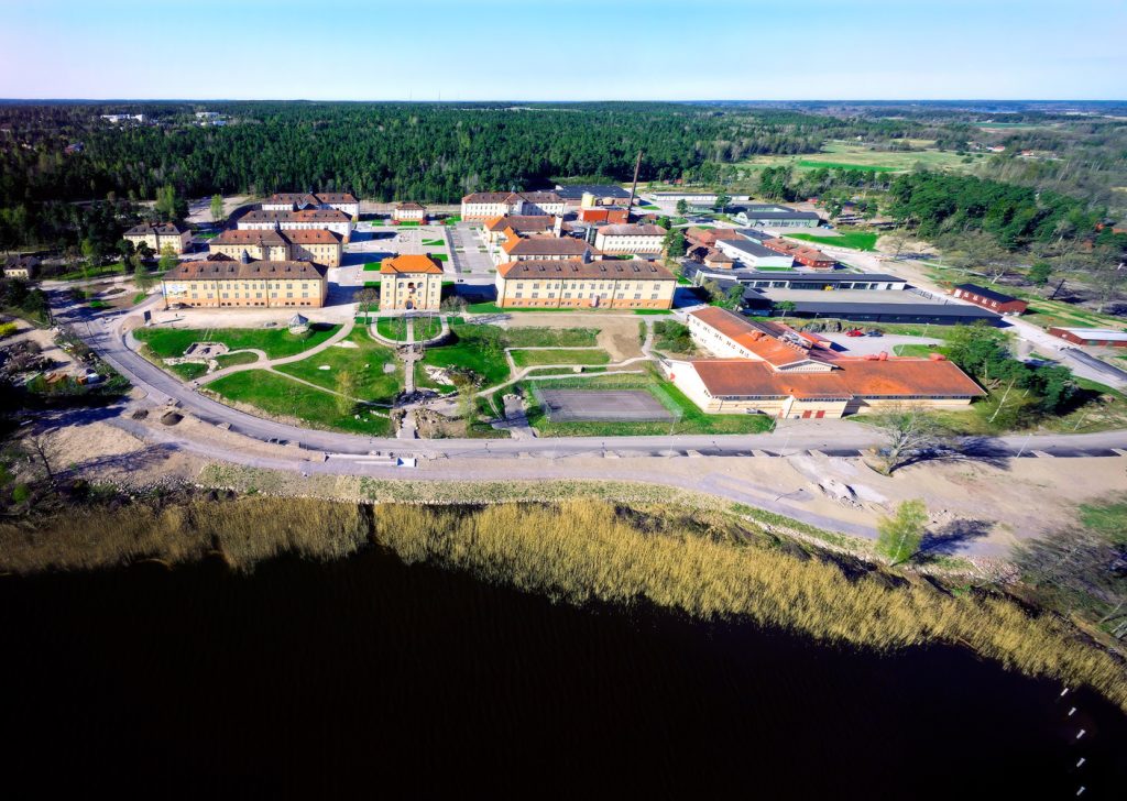 Flygfoto över Eldsundsviken före ombyggnationen av gamla P10 Högupplöst flygfoto över Eldsundsviken inför ombyggnationen av det tidigare P10-området.