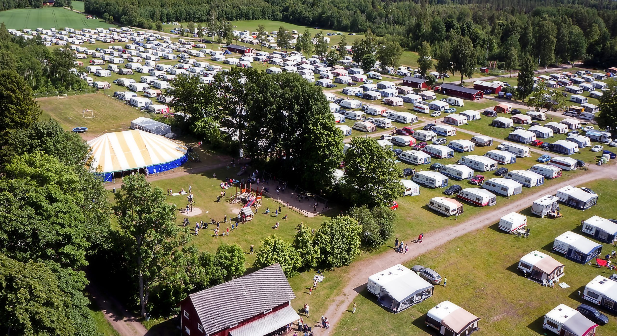 Flygfoto över camping vid Torpkonferensen Högupplöst flygfoto över campingområdet under Torpkonferensen.